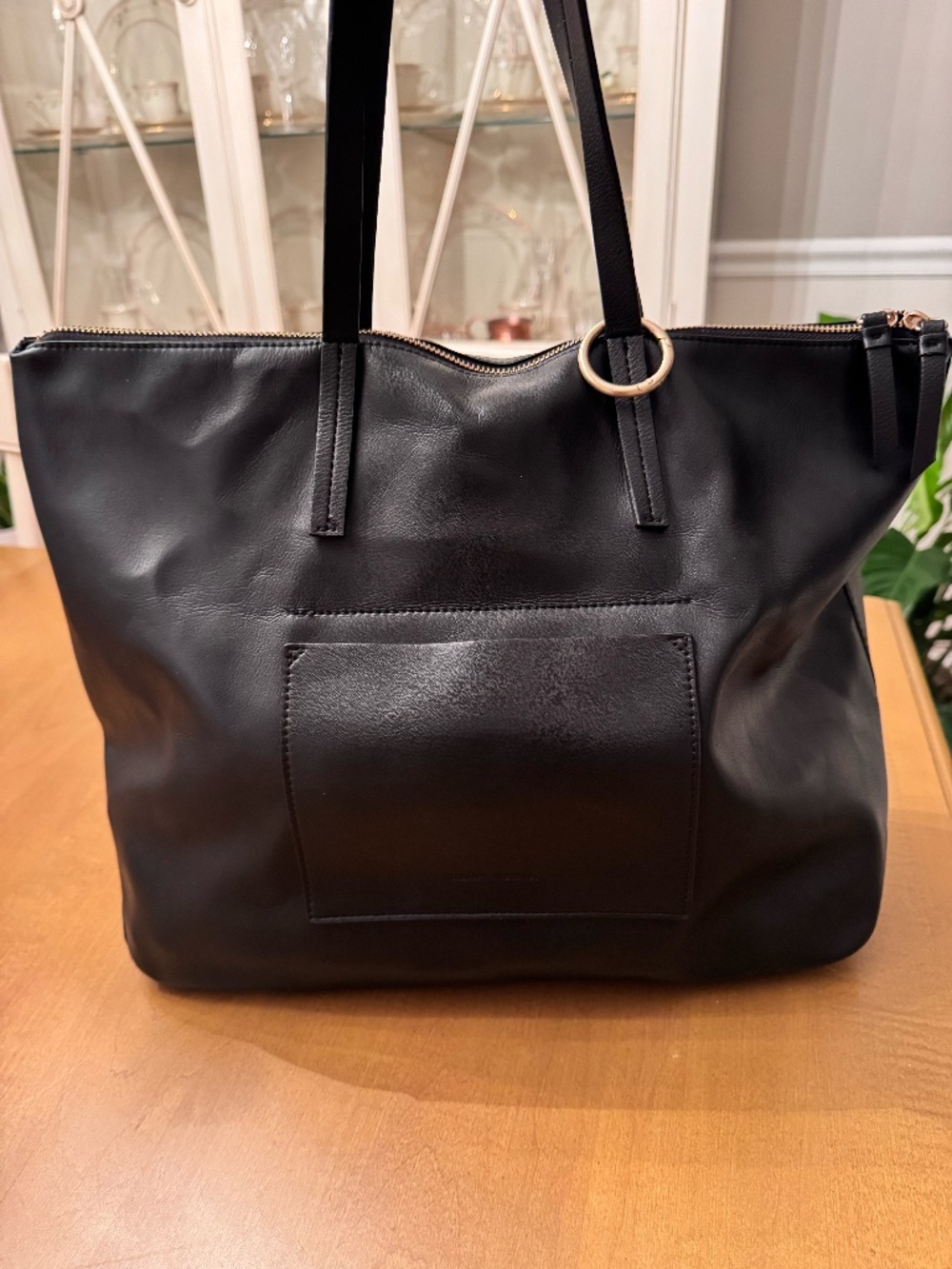 ELIZABETH AND JAMES Black Smooth Leather Ring Accent Zip Tote - Near Mint!